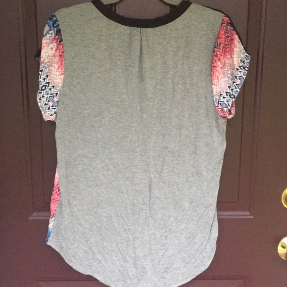 Daniel Rainn Deep V Top - Picture 2 of 4